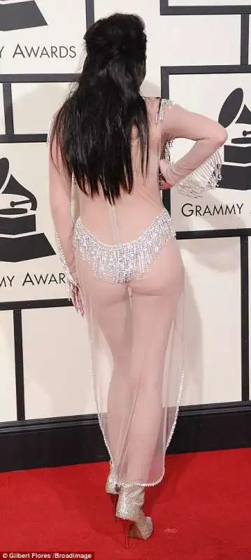 manika di schiena ai grammy