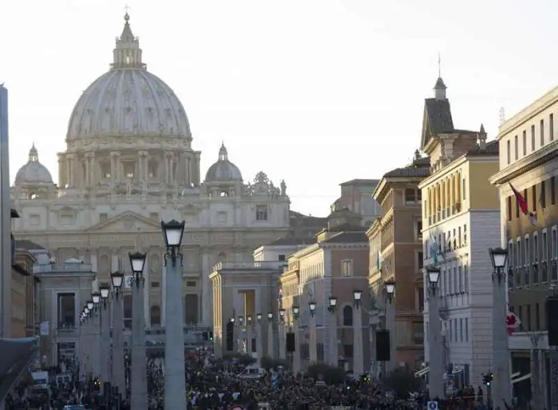 processione con le spoglie di padre pio e san leopoldo mandic    1