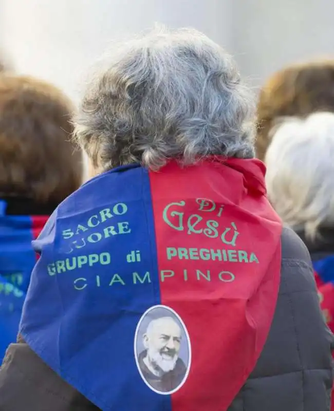 processione con le spoglie di padre pio e san leopoldo mandic    7