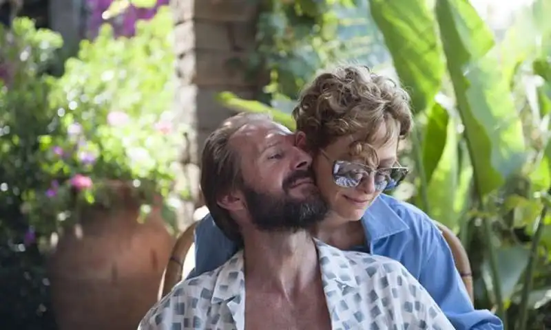 ralph fiennes e tilda swinton in a bigger splash