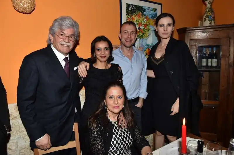 razzi antonio con la moglie maria nadia chebba marco anselmi e juliena mihai