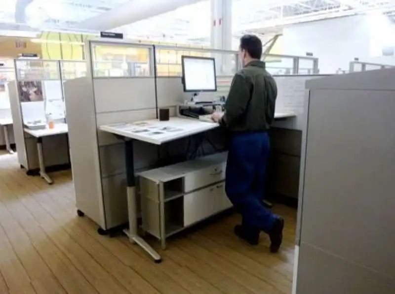 standing desk ufficio