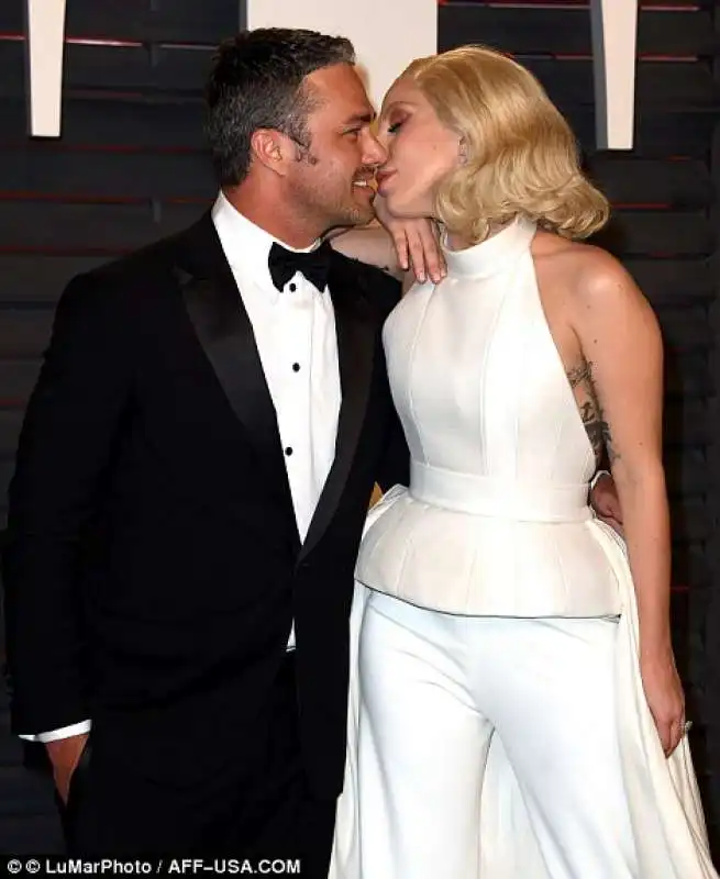 taylor kinney e lady gaga 2