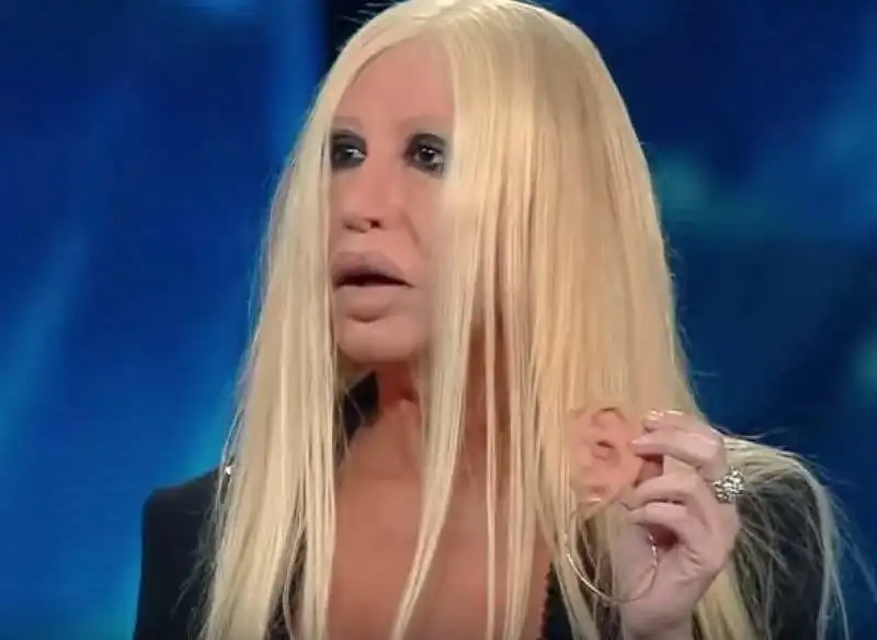 virginia raffaele come donatella versace  10