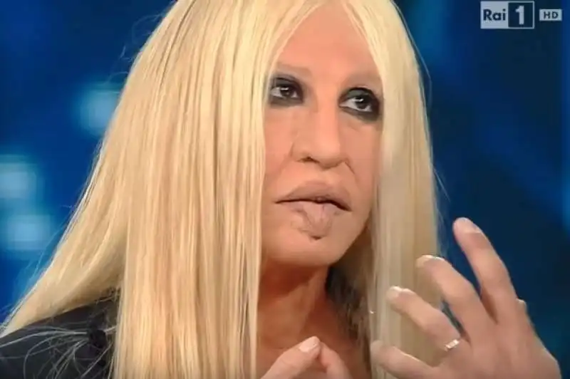 virginia raffaele come donatella versace  6