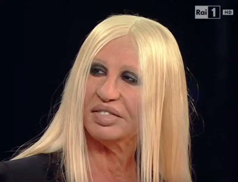 virginia raffaele come donatella versace  7