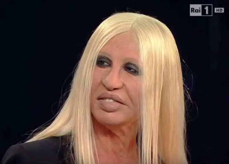 virginia raffaele come donatella versace  8