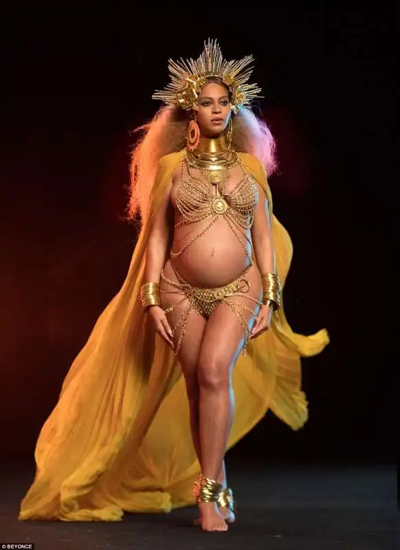 beyonce con pancione ai grammy