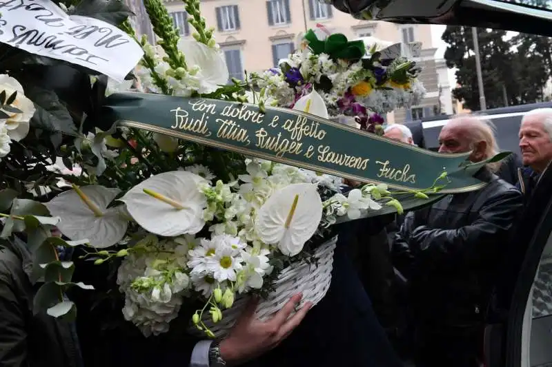 fiori al funerale di jannis kounellis