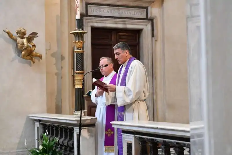 funerale di jannis kounellis   padre raimondo e padre walter