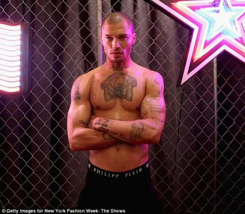 jeremy meeks in passerella    