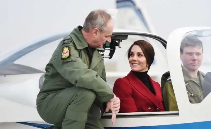 kate middleton tra i cadetti della raf 7