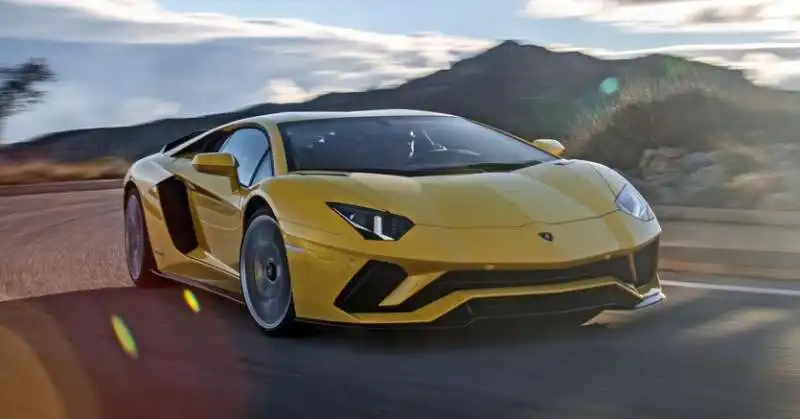 LAMBORGHINI AVENTADOR S   