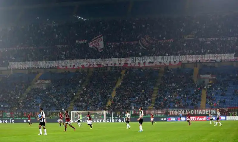 MILAN CURVA