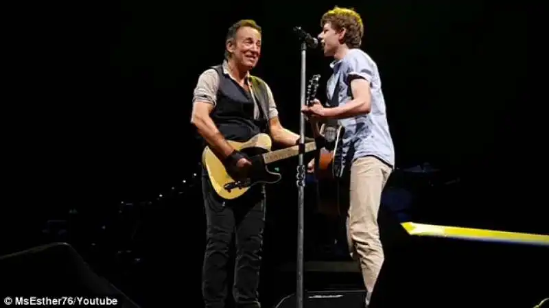 springsteen chiama un fan sul palco