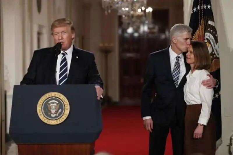 TRUMP E NEIL GORSUCH 