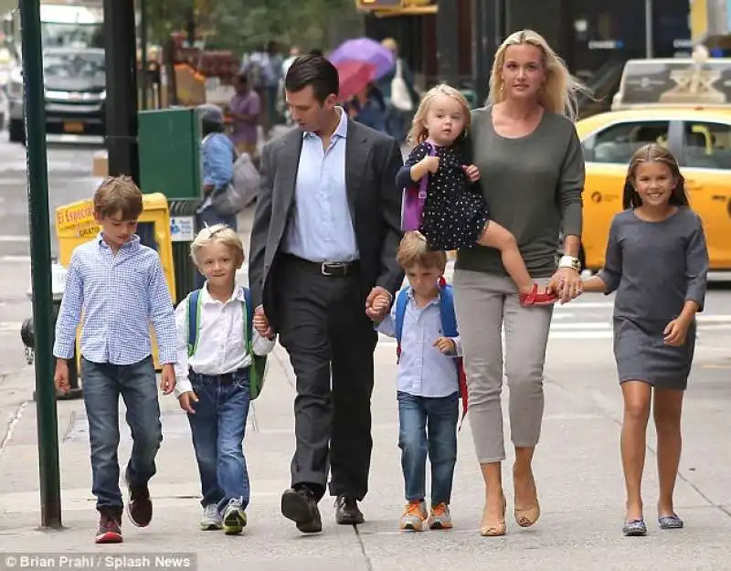 donald jr vanessa trump e i loro 5 figli