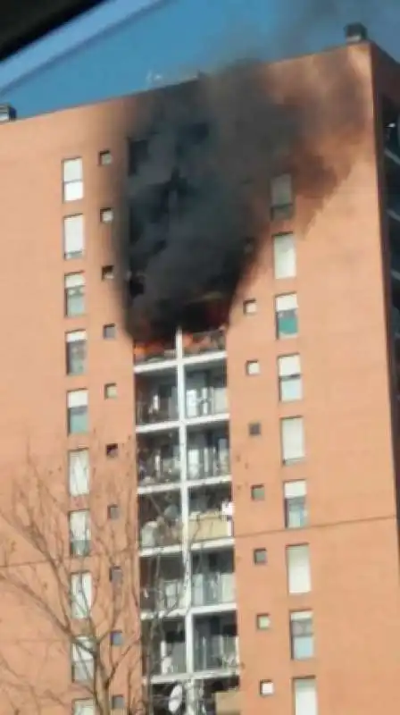 INCENDIO IN UNA PALAZZINA A QUARTO OGGIARO