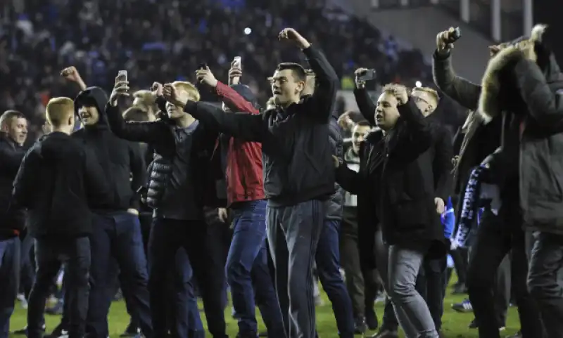 invasione tifosi wigan