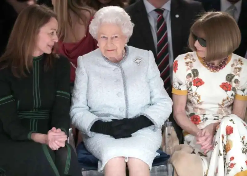 la regina elisabetta e anna wintour  4