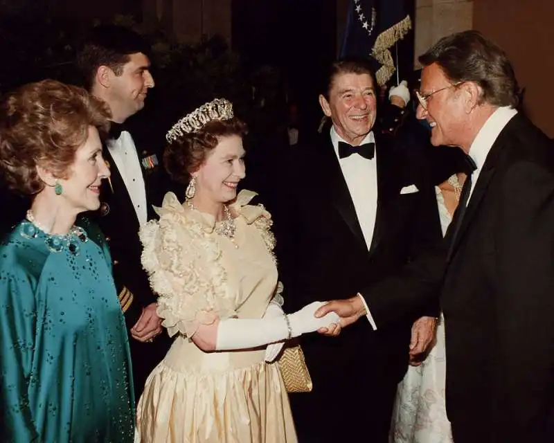 la regina elisabetta nancy e ronald reagan e billy graham