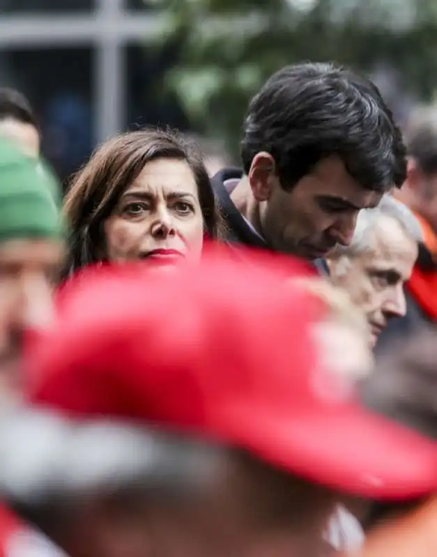 laura boldrini al corteo antifascista a roma 10