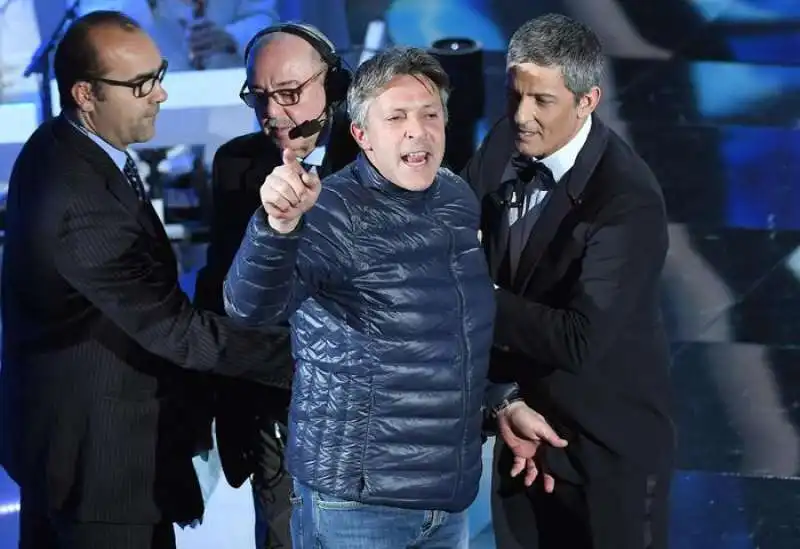 sanremo 2018   invasione sul palco  