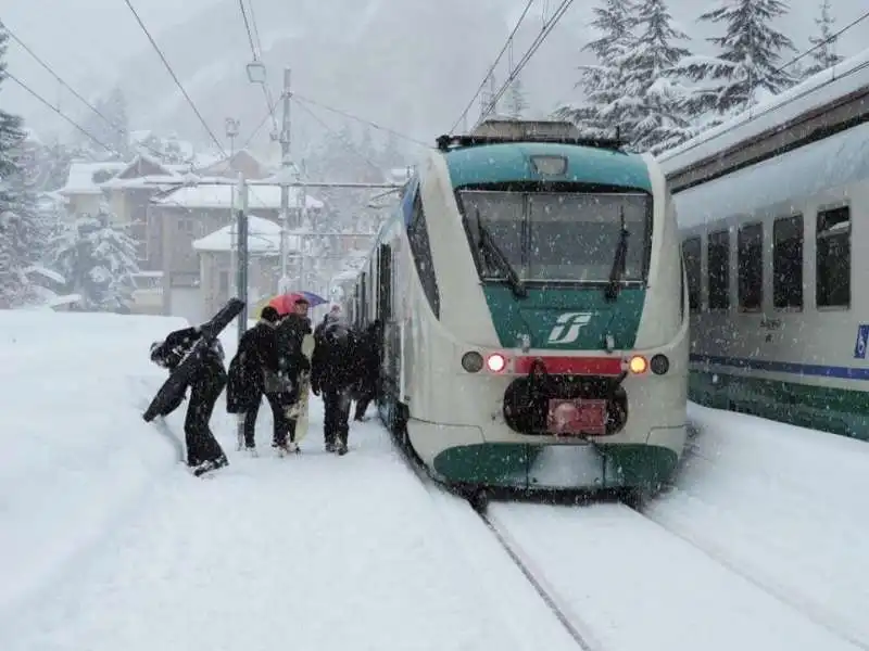 TRENI BLOCCATI DAL FREDDO E NEVE 