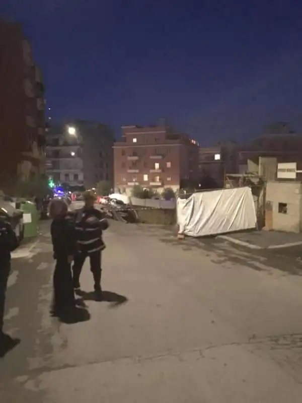 voragine che si aperta in strada a Roma 6c6bcfb1