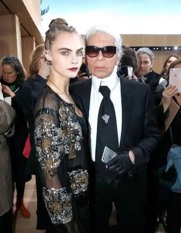 cara delevingne e karl lagerfeld 2