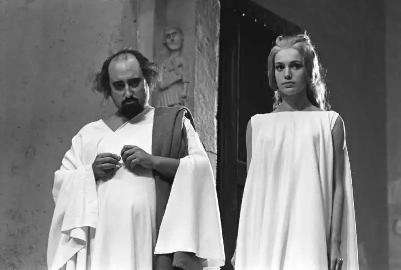 CATHERINE SPAAK  SUL SET DE L ARMATA BRANCALEONE