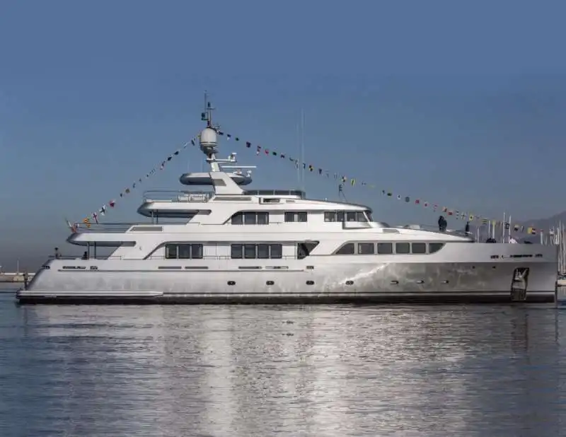 codecasa 43 fb   il nuovo yacht di pier silvio berlusconi 14