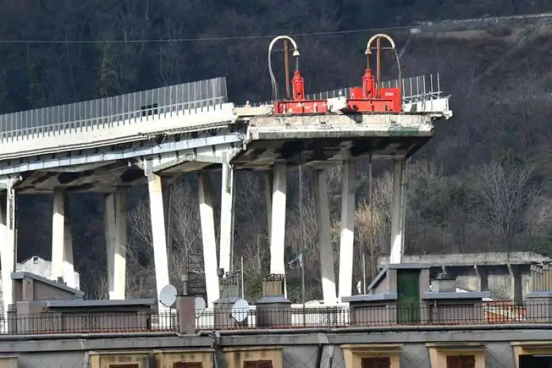 DEMOLIZIONE DEL PONTE MORANDI