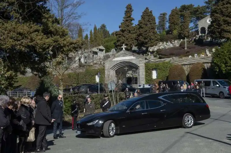 funerale di marella agnelli a villar perosa 15