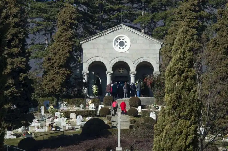 funerale di marella agnelli a villar perosa 9