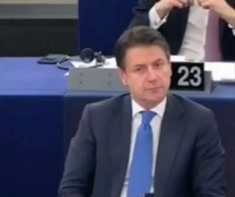 Guy Verhofstadt contro Giuseppe Conte 5