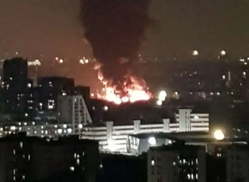 incendio via chiasserini milano 10