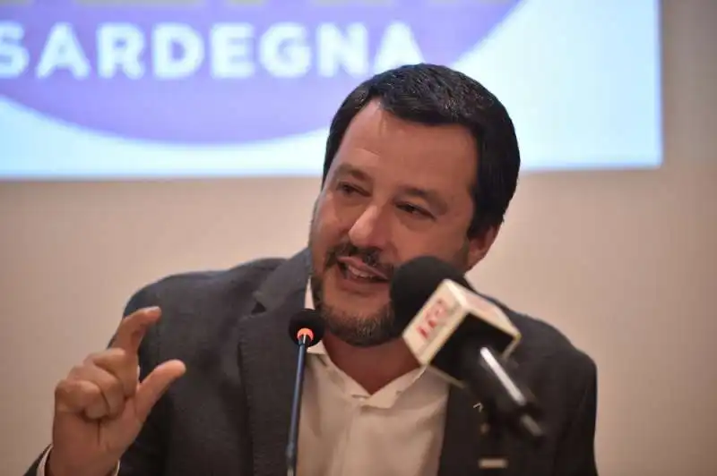 matteo salvini conferenza stampa dopo la vittoria del centrodestra in sardegna 1