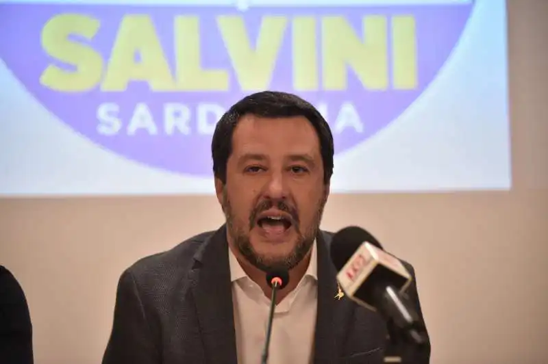 matteo salvini conferenza stampa dopo la vittoria del centrodestra in sardegna