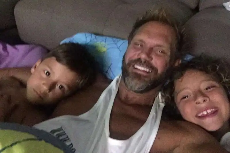 NACHO VIDAL CON I FIGLI