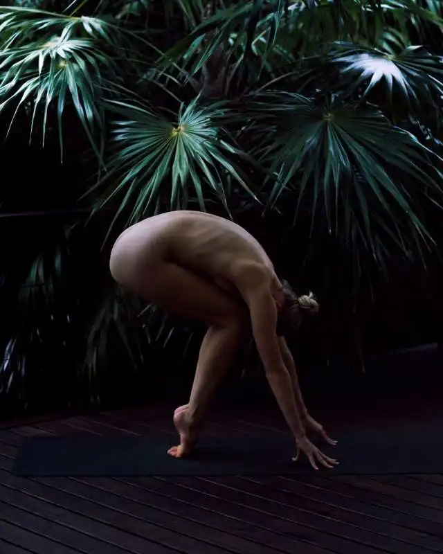 nude yoga girl 24