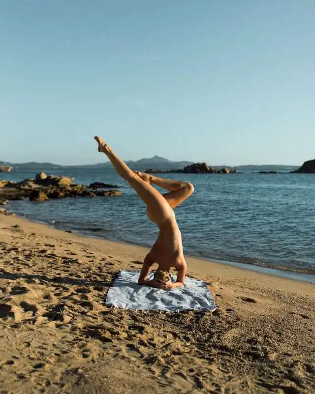 nude yoga girl 97