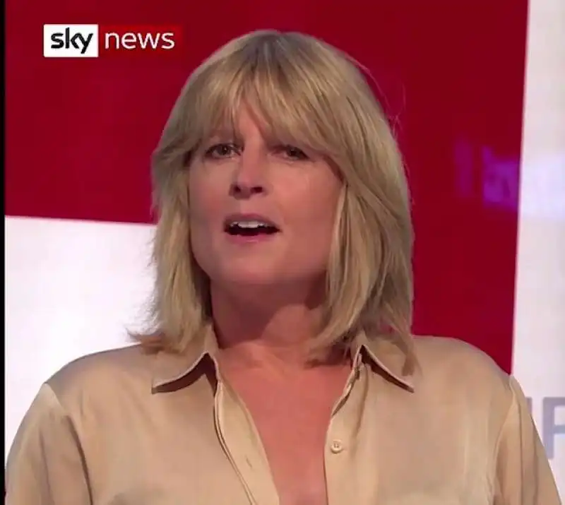 rachel johnson si spoglia in diretta tv