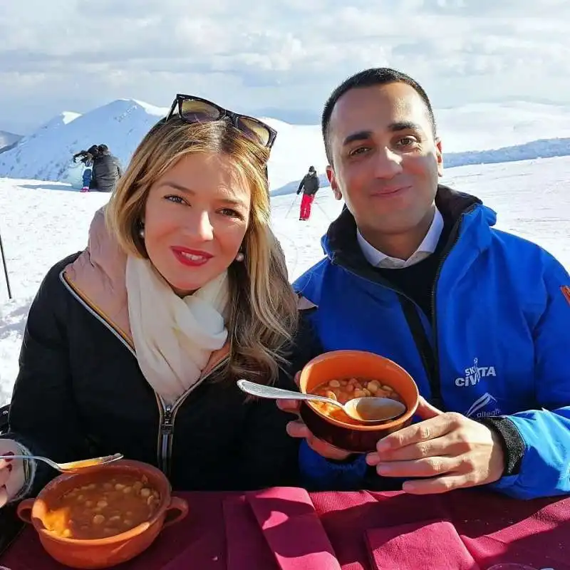 sara marcozzi con luigi di maio sulla neve