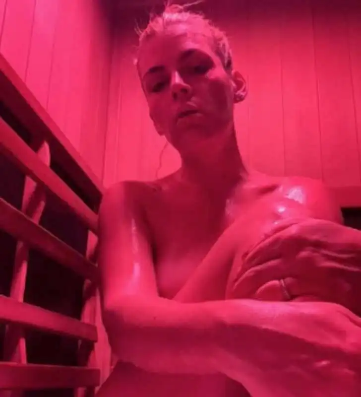 selfie in sauna 4