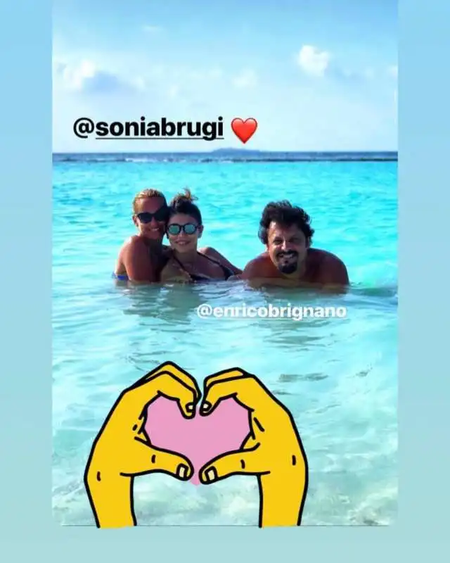 sonia bruganelli con enrico brignano e flora canto