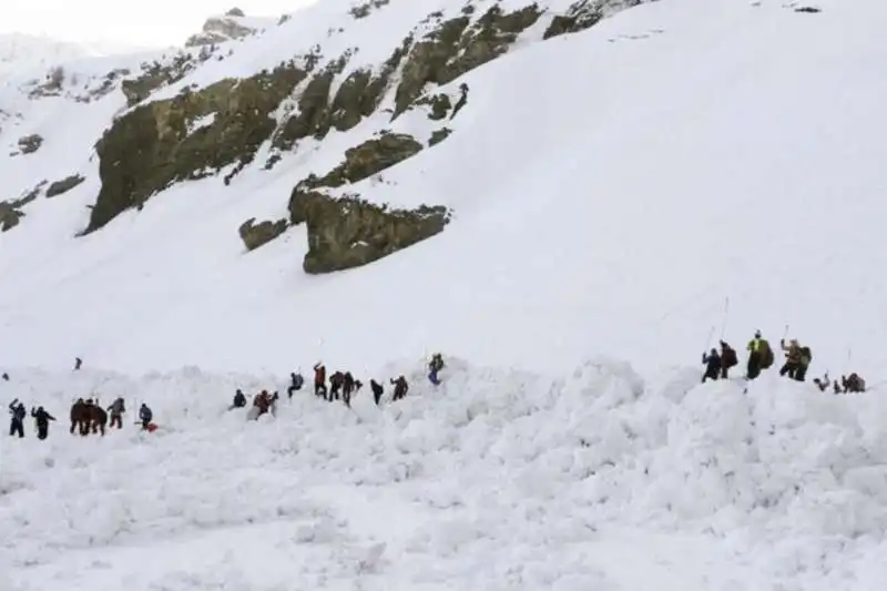 valanga a crans montana, nelle alpi svizzere 2