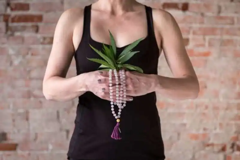 yoga e cannabis 1