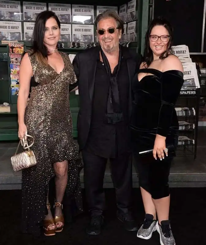 al pacino e meital dohan e la figlia olivia