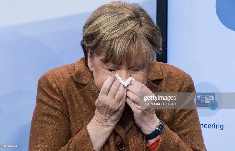 angela merkel starnutisce